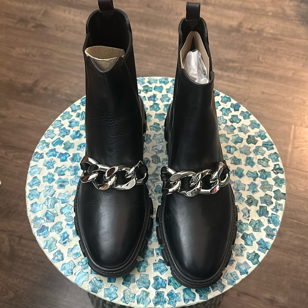 Michael Michael Kors Boots Women’s Size 7.5
